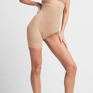 NWOT Skims one legged High-Waisted Shapewear Shorts in Nude